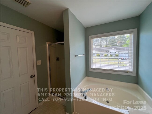 Building Photo - 4618 Tyne Castle Ct