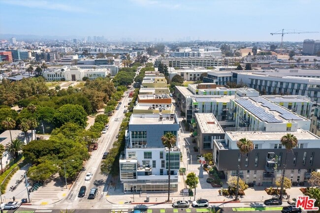 Building Photo - 1705 Ocean Ave