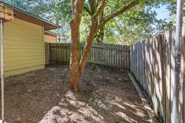 Building Photo - Charming, retro 2-bdrm/2-bath ranch in tranquil setting w/ large family room
