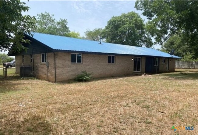 Building Photo - 200 Uecker Dr