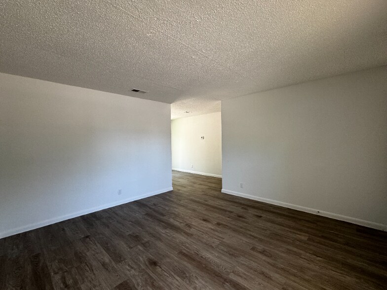 Building Photo - 5710 Glen Meadow Dr