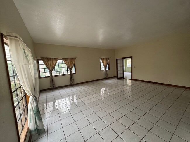 Building Photo - Spacious 3-Bedroom Home in Rowland Heights