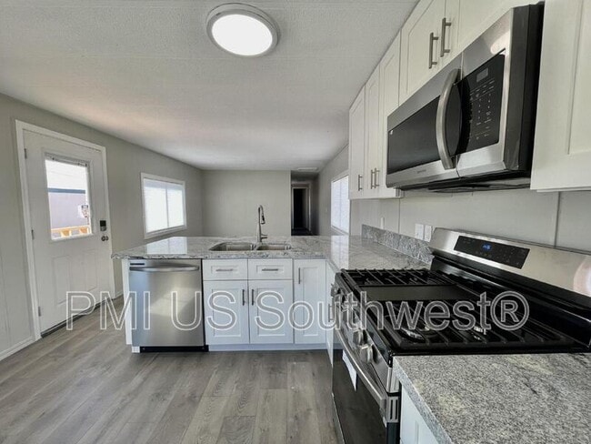 Building Photo - 437 Riverfront Dr