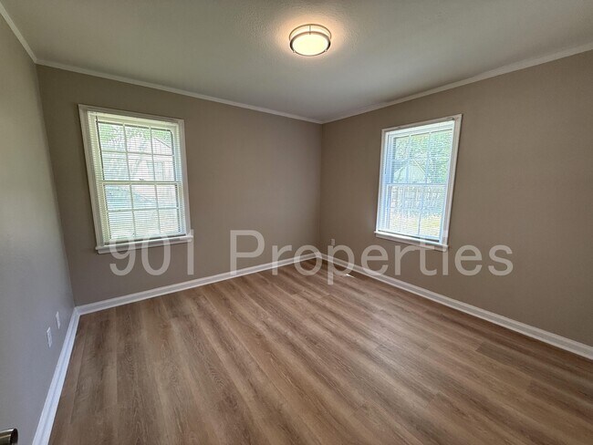 Building Photo - 814 Colonial Rd