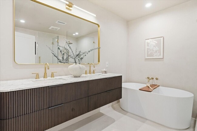 Building Photo - Completely Remodeled, Custom 4BR3.5BA Hilltop Home w/ Incredible Panoramic Ocean/Whitewater/Coast...