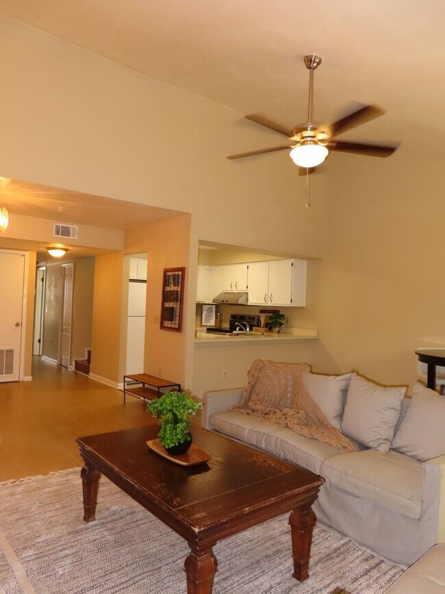 Building Photo - Space, Style & Location You’ll Love