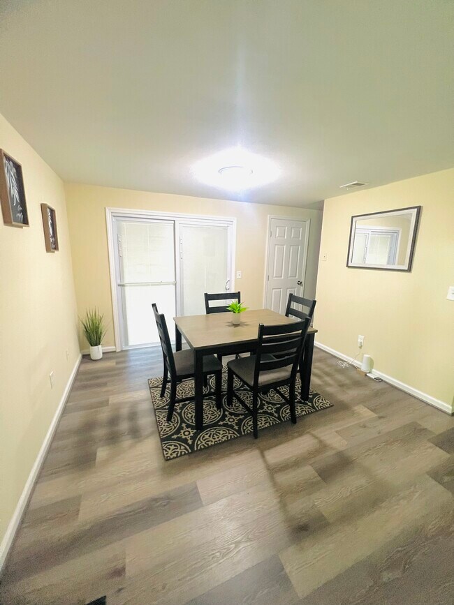 Dining Room - 6208 S Elberon St