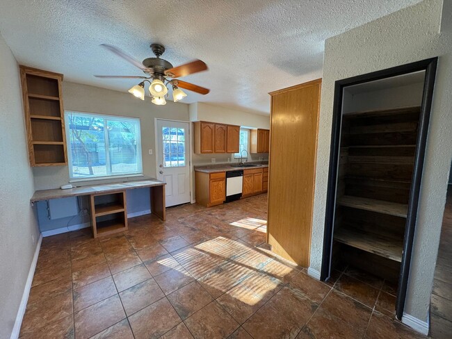 Building Photo - Spacious and Affordable Needles Ca home