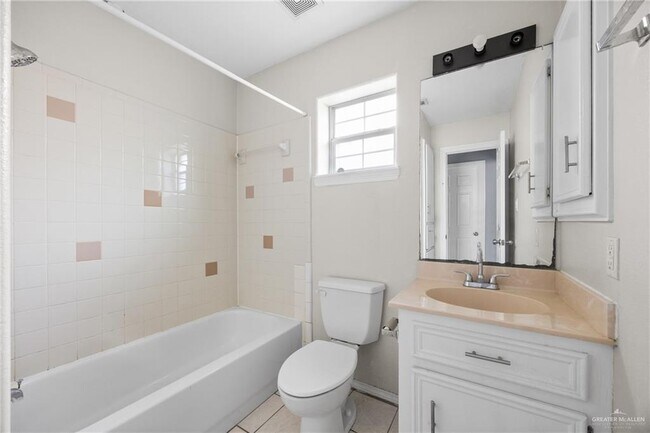 Building Photo - 24 Erica