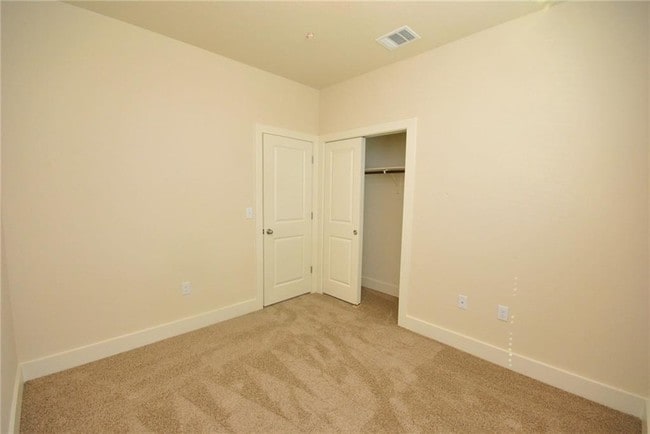 Building Photo - 2222 Creekside Ln