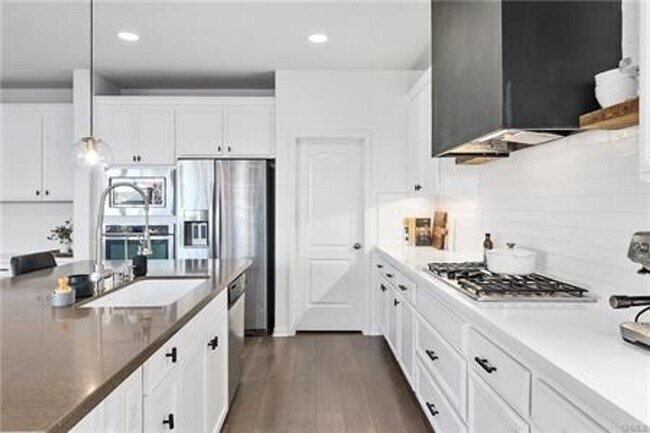 Building Photo - 31650 Sweetwater Cir