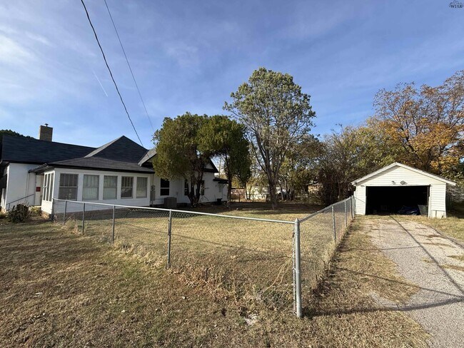 Building Photo - 116 W North St