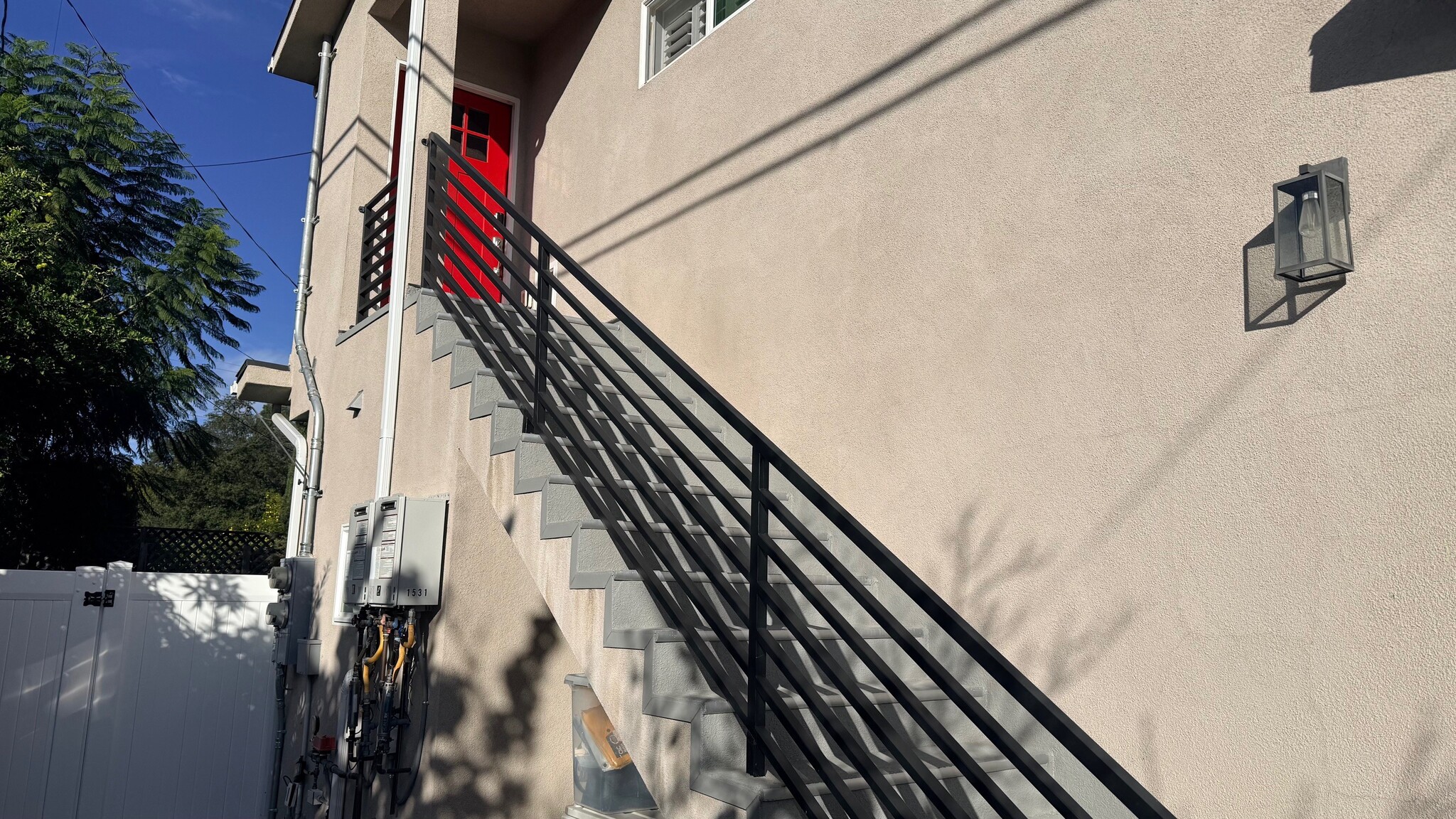 Building Photo - 1529 N Pass Ave