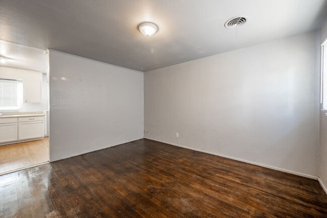Building Photo - 2411 N Vernon St