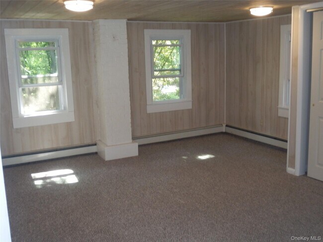 Building Photo - 28 Strawtown Rd