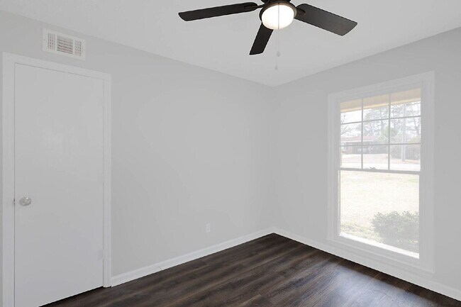 Building Photo - Newly Renovated 4BR/1.5BA Home with Large Yard + Storage Shed | Flexible Kitchen Island