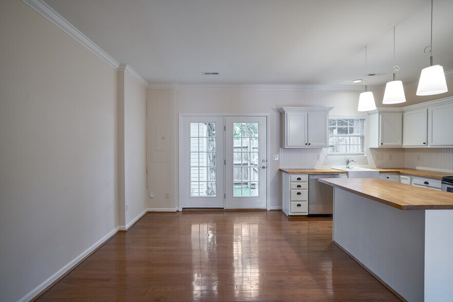 Building Photo - 420 Canewood Pl