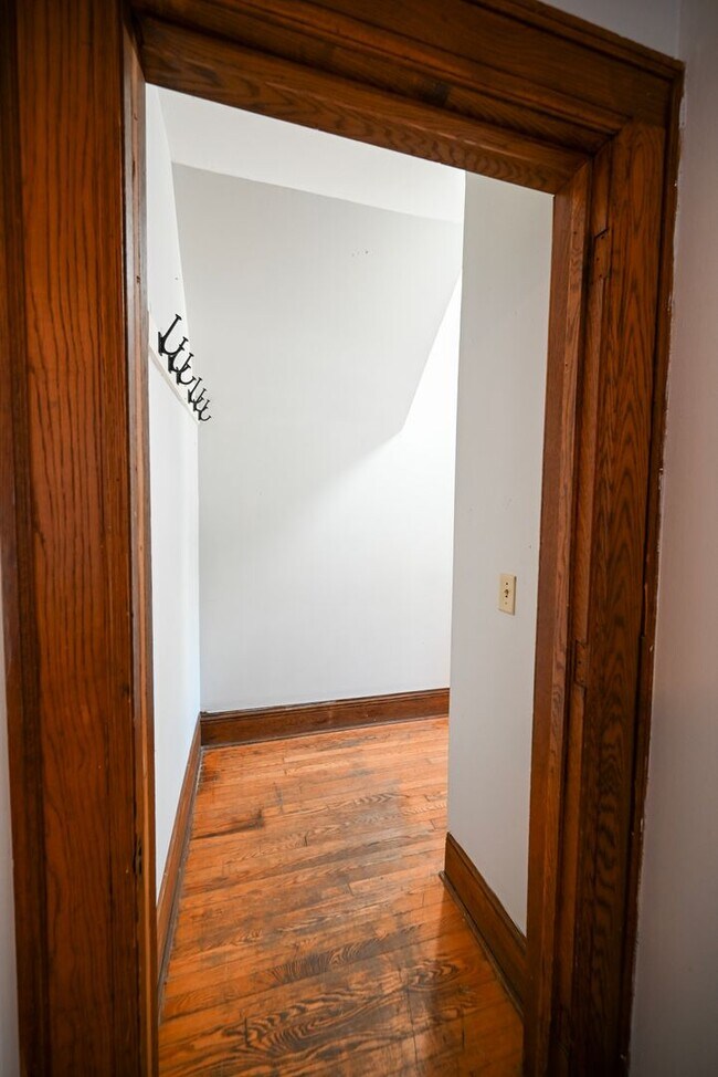 Building Photo - 405-407 W Main St - Duplex