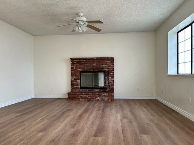 Building Photo - Please Contact VAUGHN REALTY to set up an ...