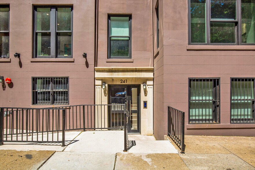 Building Photo - 241 W 75th St