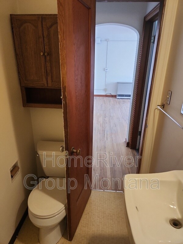 Building Photo - 336 S 5th St E