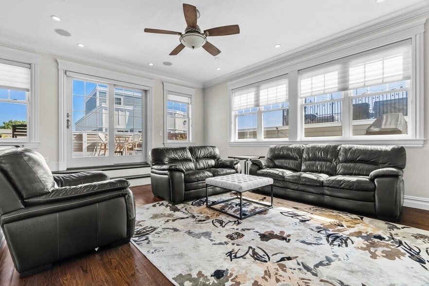 Building Photo - 161 Tudor St