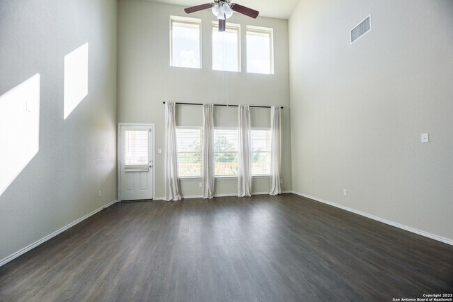 Building Photo - 1609 Ranch House