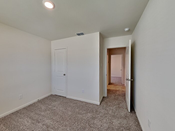 Building Photo - 112 Banjo Trl