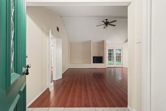 Building Photo - 423 Pickford Dr