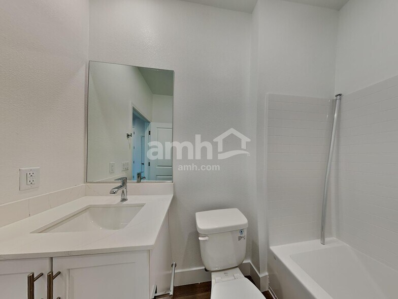 Building Photo - 9141 Fiesta Impatiens Ct