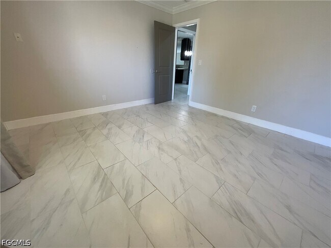 Building Photo - 20620 Pine Tree Ln