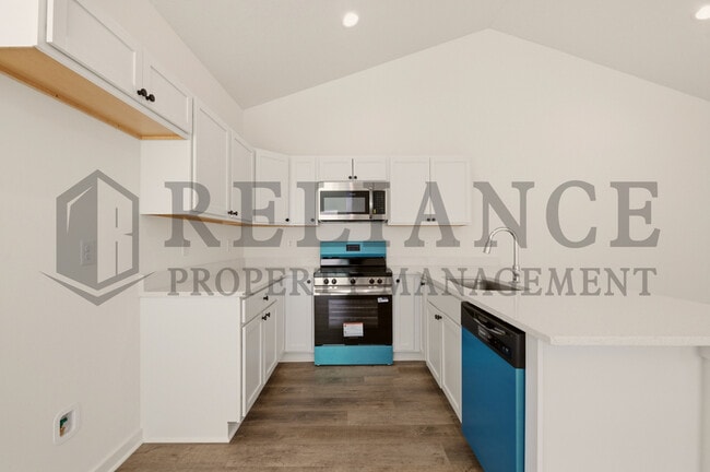 Building Photo - 5247 N Pinecrest Ct