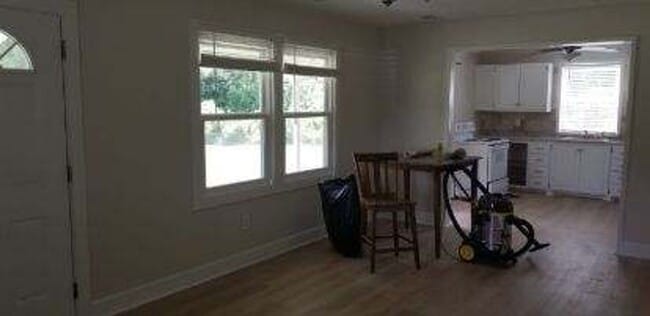 Building Photo - Maryville 37803 - 2 bedroom 1 bath - call ...