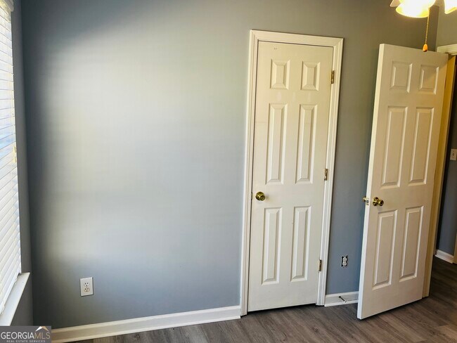 Building Photo - 405 Peeks Crossing Dr