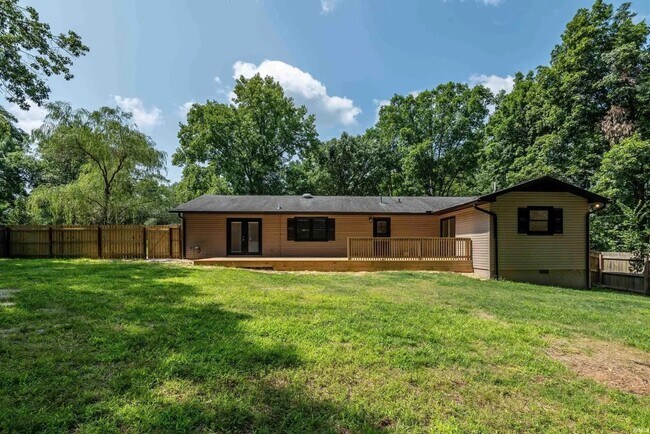 Building Photo - 4809 E Ridgewood Dr
