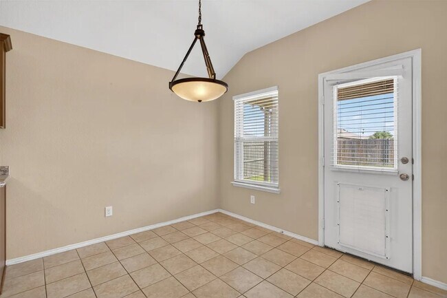 Building Photo - 416 Azalea Dr