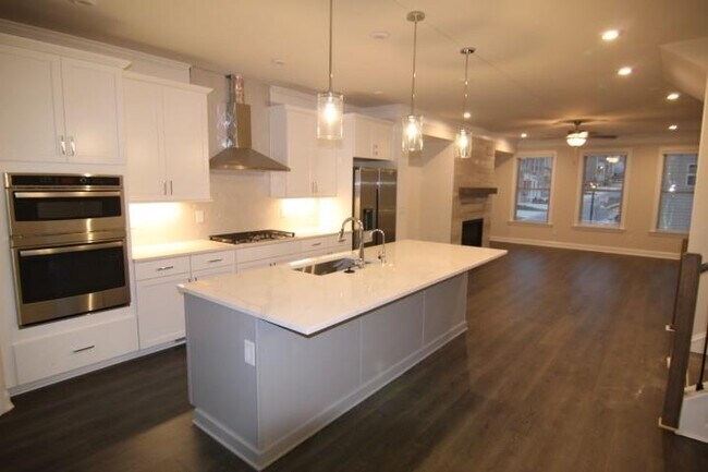 Building Photo - 1329 Rosen Rd