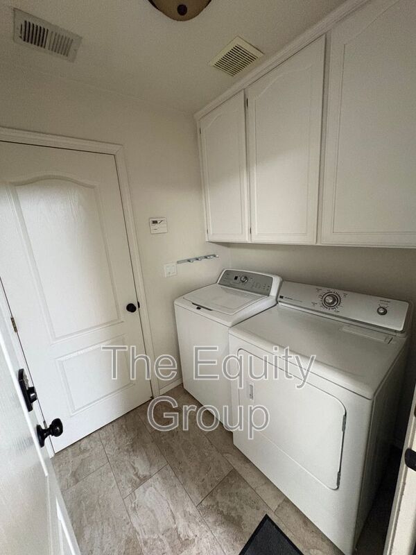 Building Photo - 3524 S Lincoln Ct