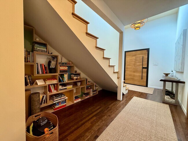 Building Photo - Unique 4 Bedroom House with OCEAN VIEWS in Sunset Cliffs! Fully Furnished! 6 Month Lease Term!