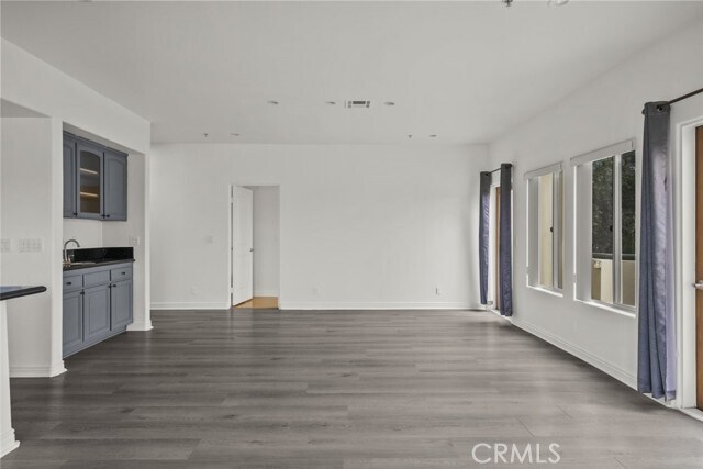 Building Photo - 231 E Burbank Blvd