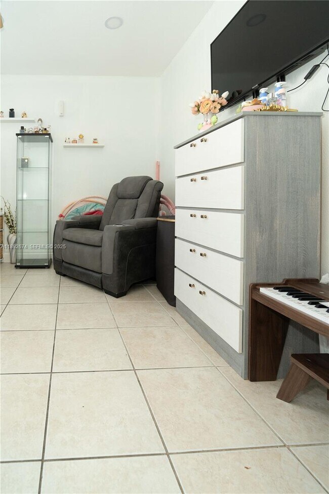 Building Photo - 298 E 3rd St