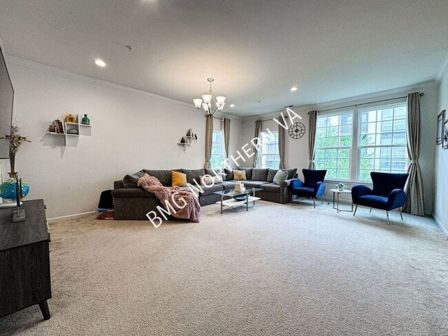 Building Photo - 3190 Yeager Dr