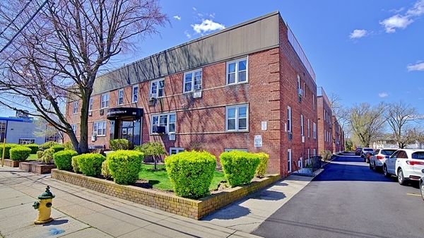 Primary Photo - Bergen Apartments