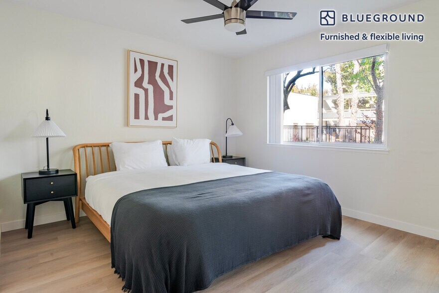 Building Photo - 2721 Midtown Ct