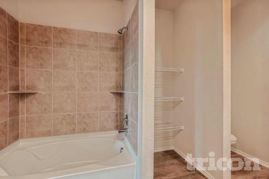 Building Photo - 13043 Heathers Elm