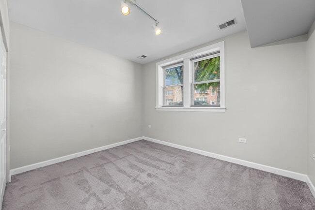 Building Photo - 9100 Lamon Ave