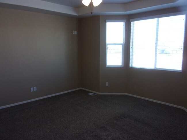 Building Photo - 371 E 2200 S