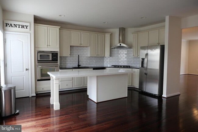 Building Photo - 25152 Sweet Myrtle Square