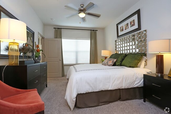 Building Photo - Stylish Space, Prime Location