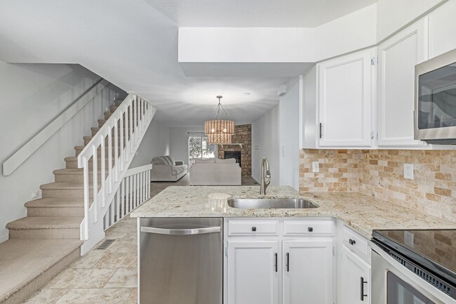 Building Photo - 8066 S Columbine Ct